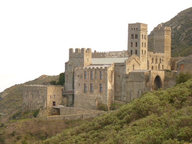 Fort souvent, on pense uniquement à la prise de Jéricho dans le cadre de la conquête de Canaan par les Israélites. Pourtant, dans ce récit nous trouvons un épisode intéressant, celui où Rahab